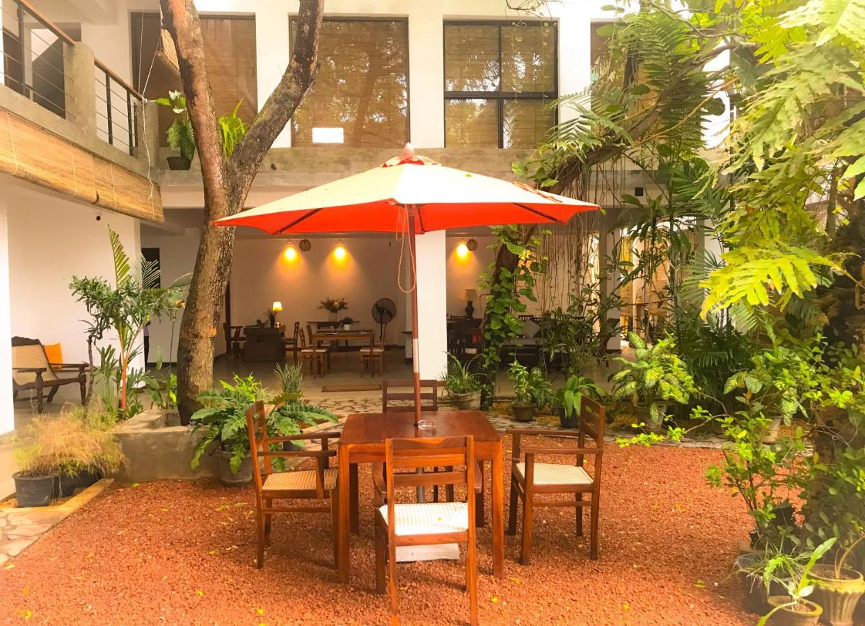 Hotel Sayura House Colombo Esterno foto