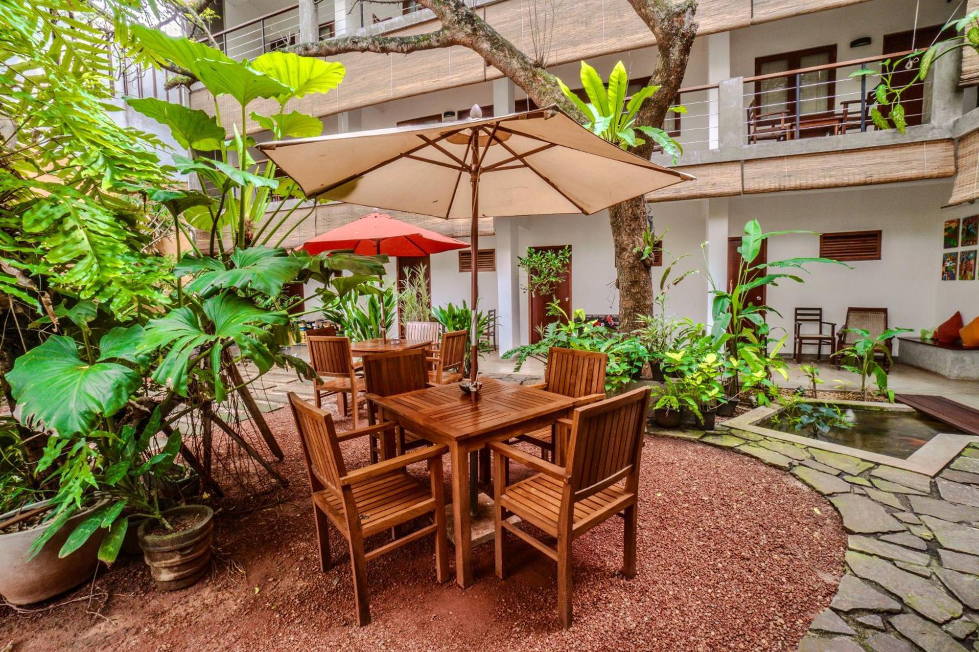 Hotel Sayura House Colombo Esterno foto