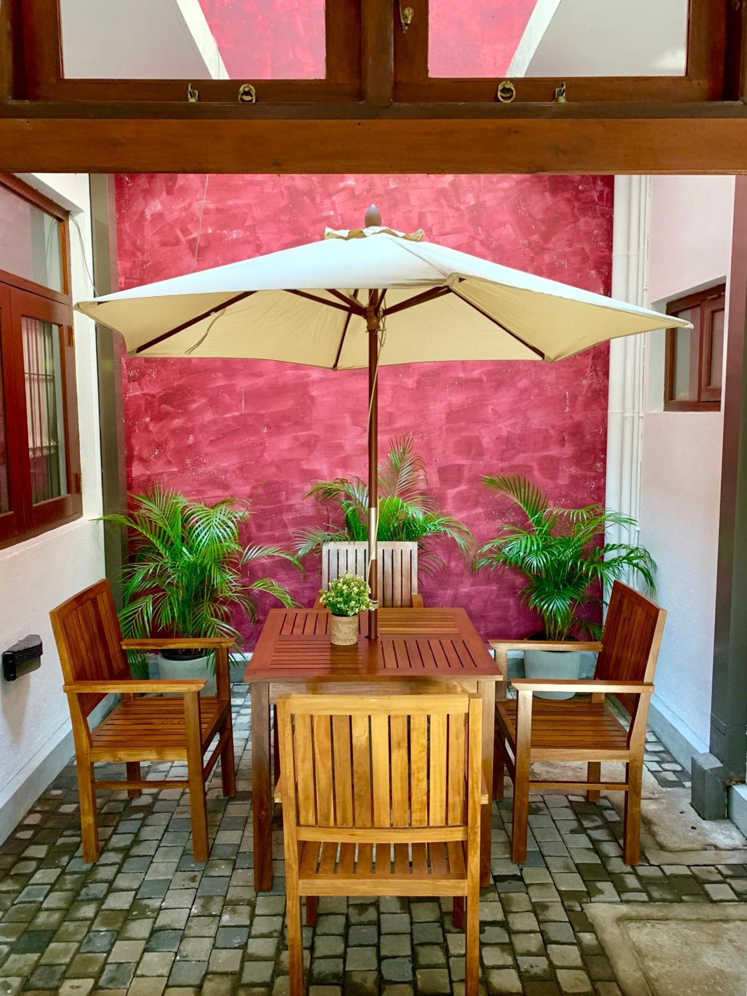Hotel Sayura House Colombo Esterno foto