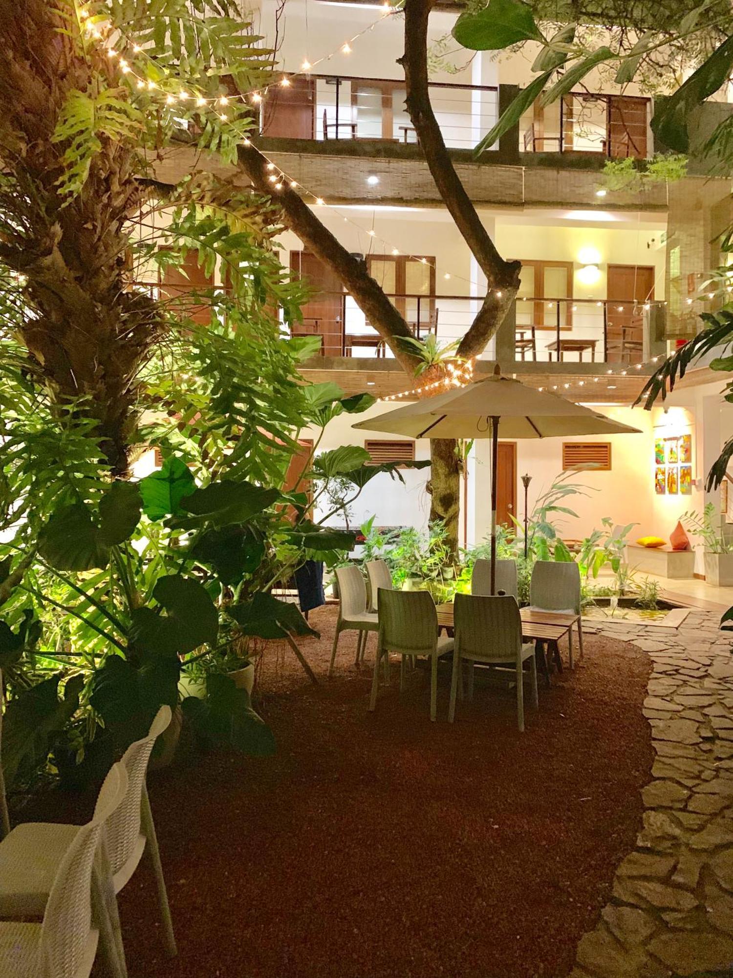 Hotel Sayura House Colombo Esterno foto