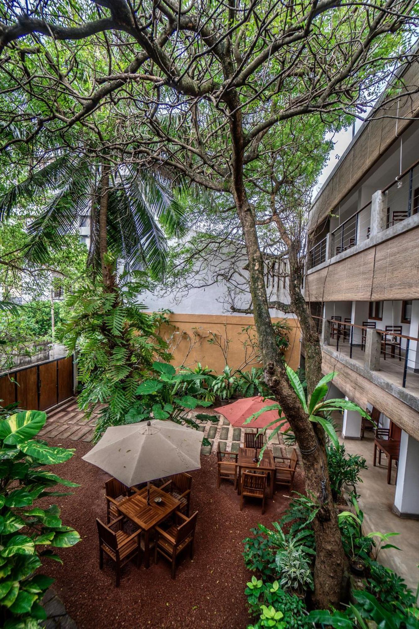 Hotel Sayura House Colombo Esterno foto