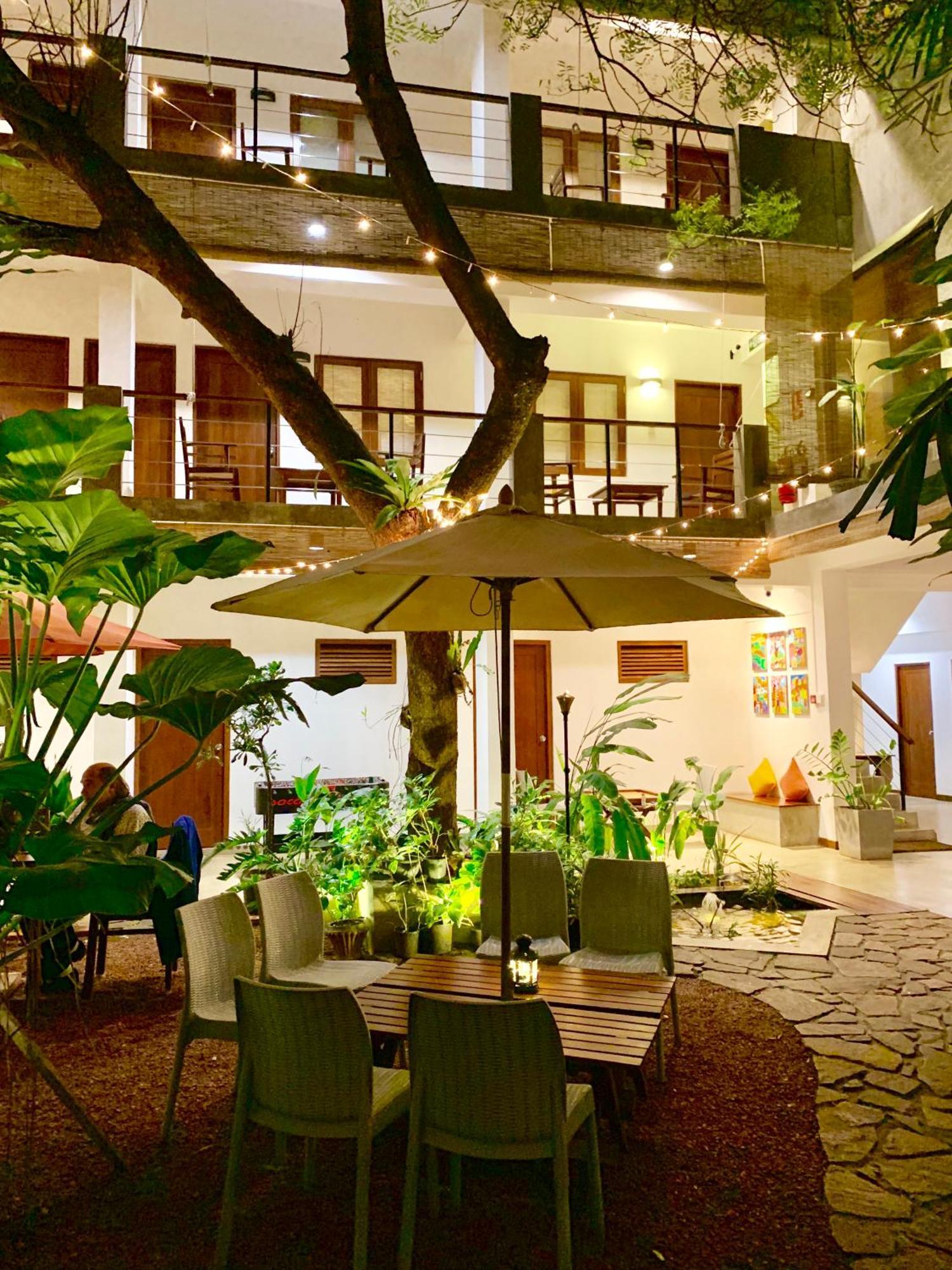 Hotel Sayura House Colombo Esterno foto